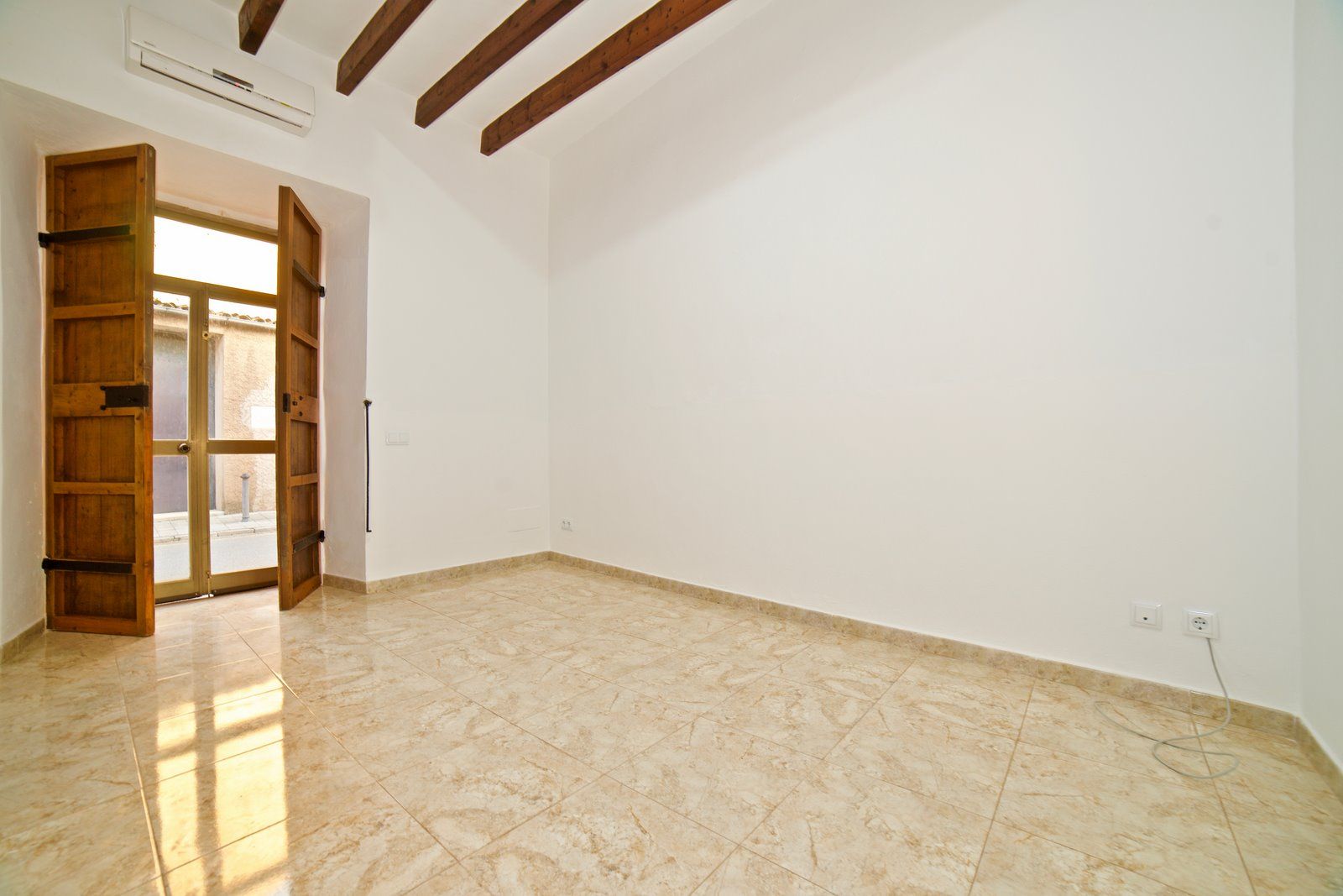 15-1177-Villasyfincasmallorca.jpg Renovated Village House with Garden & Garage in Santanyí