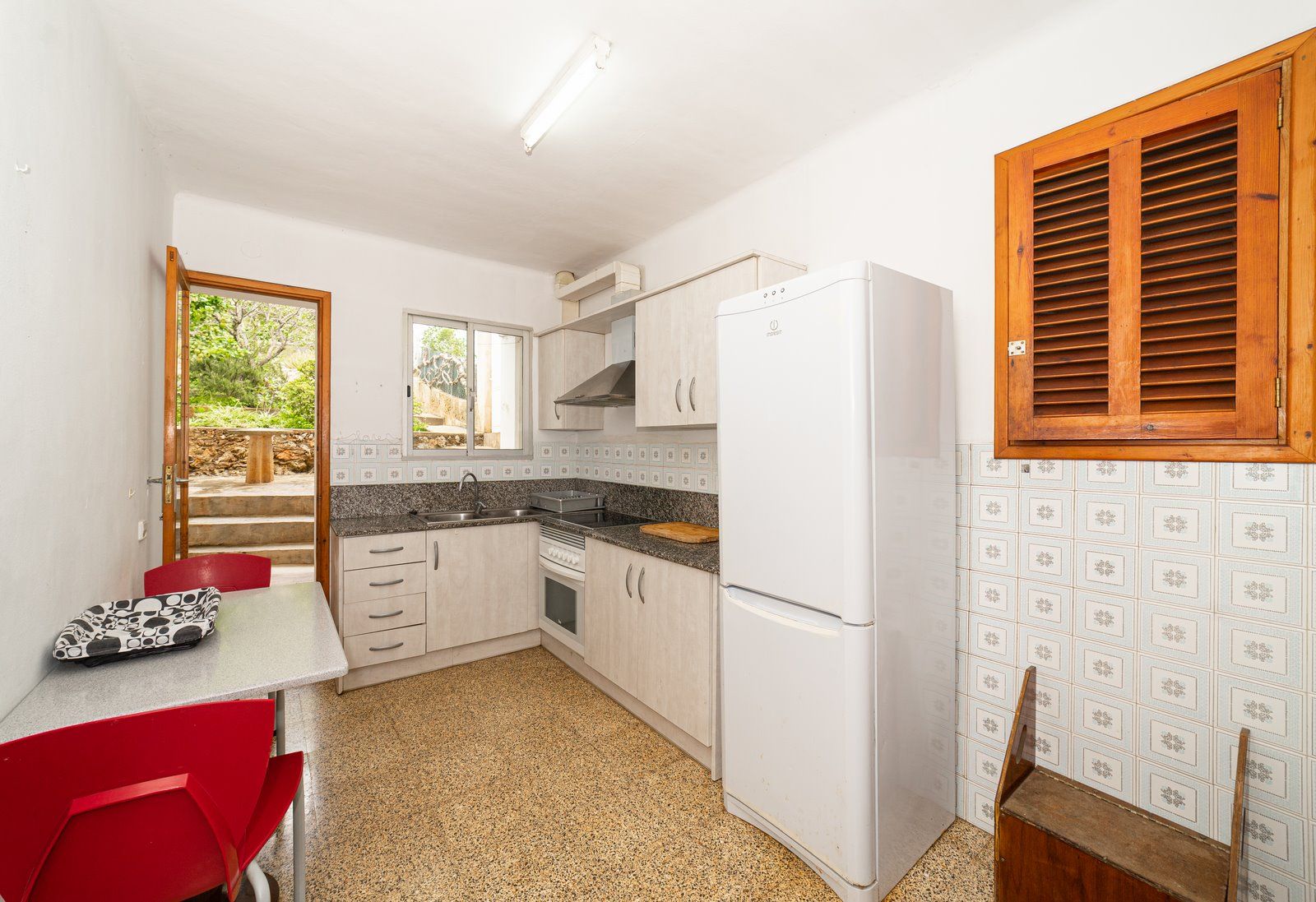 15-1231-Villasyfincasmallorca.jpg Piso en primera línea de mar en Portopetro con jardín y vistas