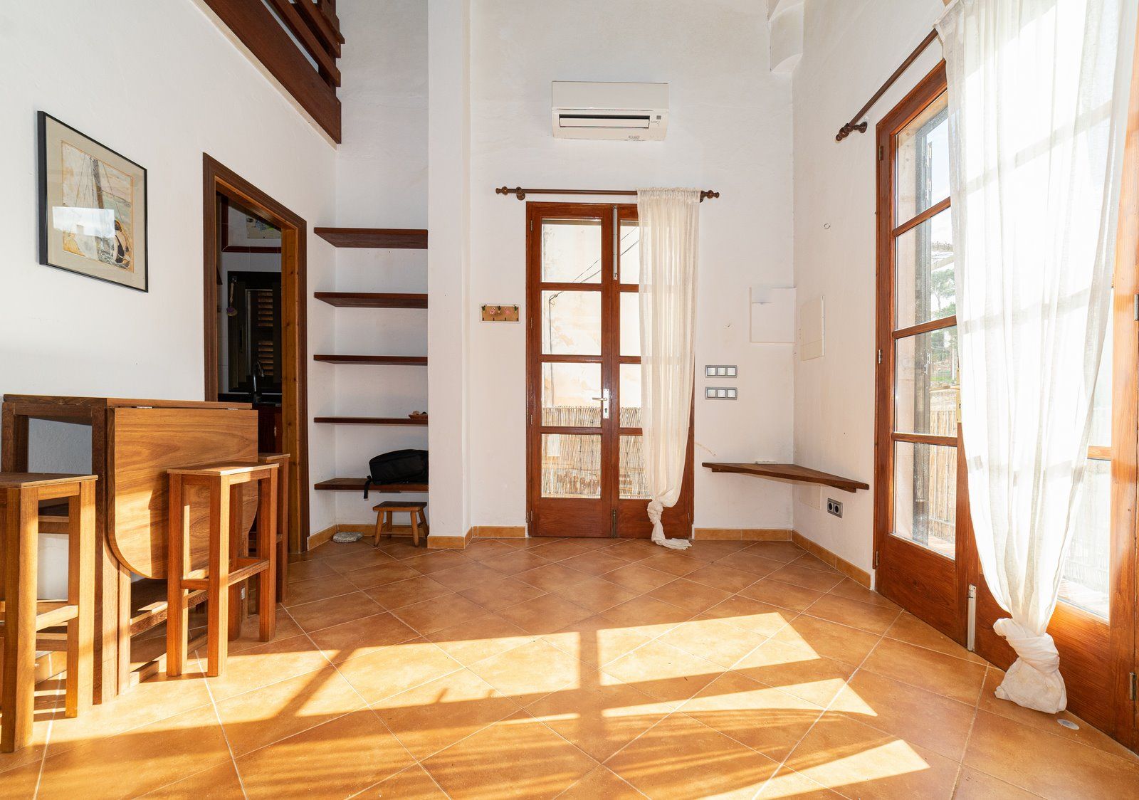 15-1237-Villasyfincasmallorca.jpg Alquiler junto al mar en Cala Figuera: loft rústico con terraza y vistas