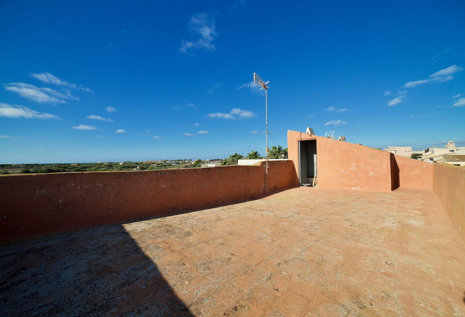 15-2006-Villasyfincasmallorca.jpeg Charmantes Stadthaus zur Miete in Ses Salines mit Meerblick und Terrasse