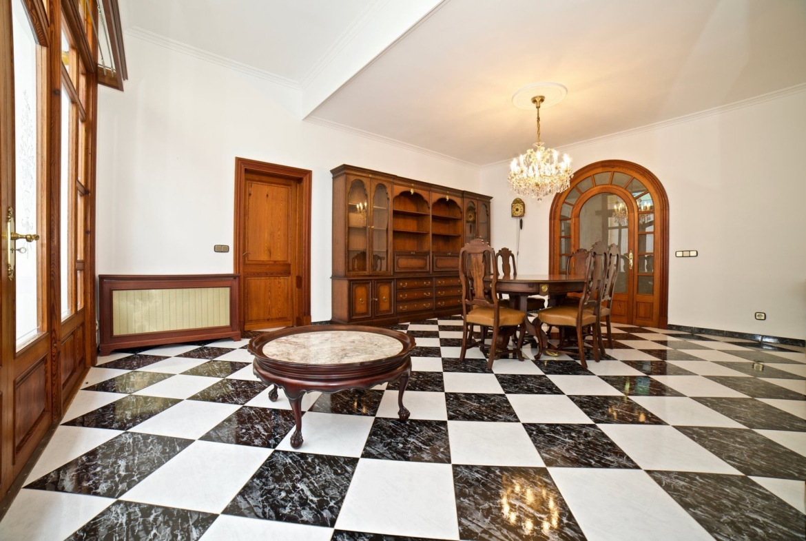Alquiler planta baja señorial en Campos: 182 m² con historia