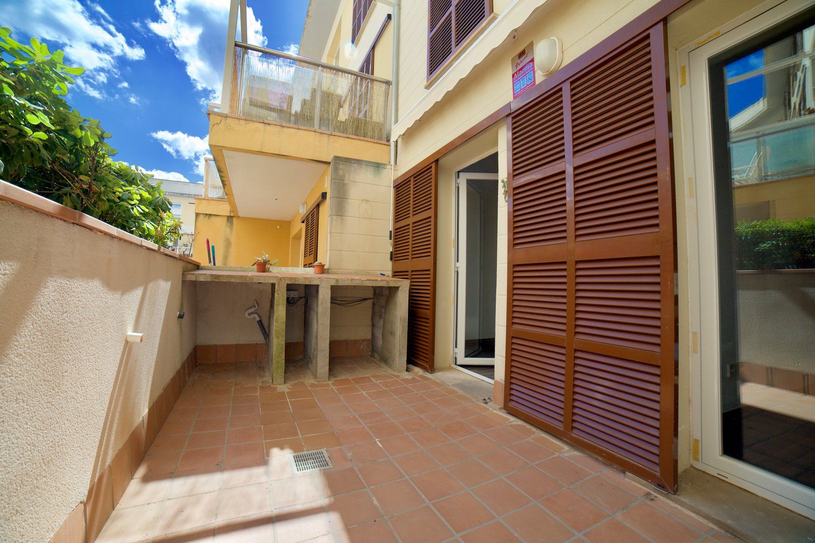 15-2011-Villasyfincasmallorca.jpg Planta baja con terraza y piscina comunitaria en Campos