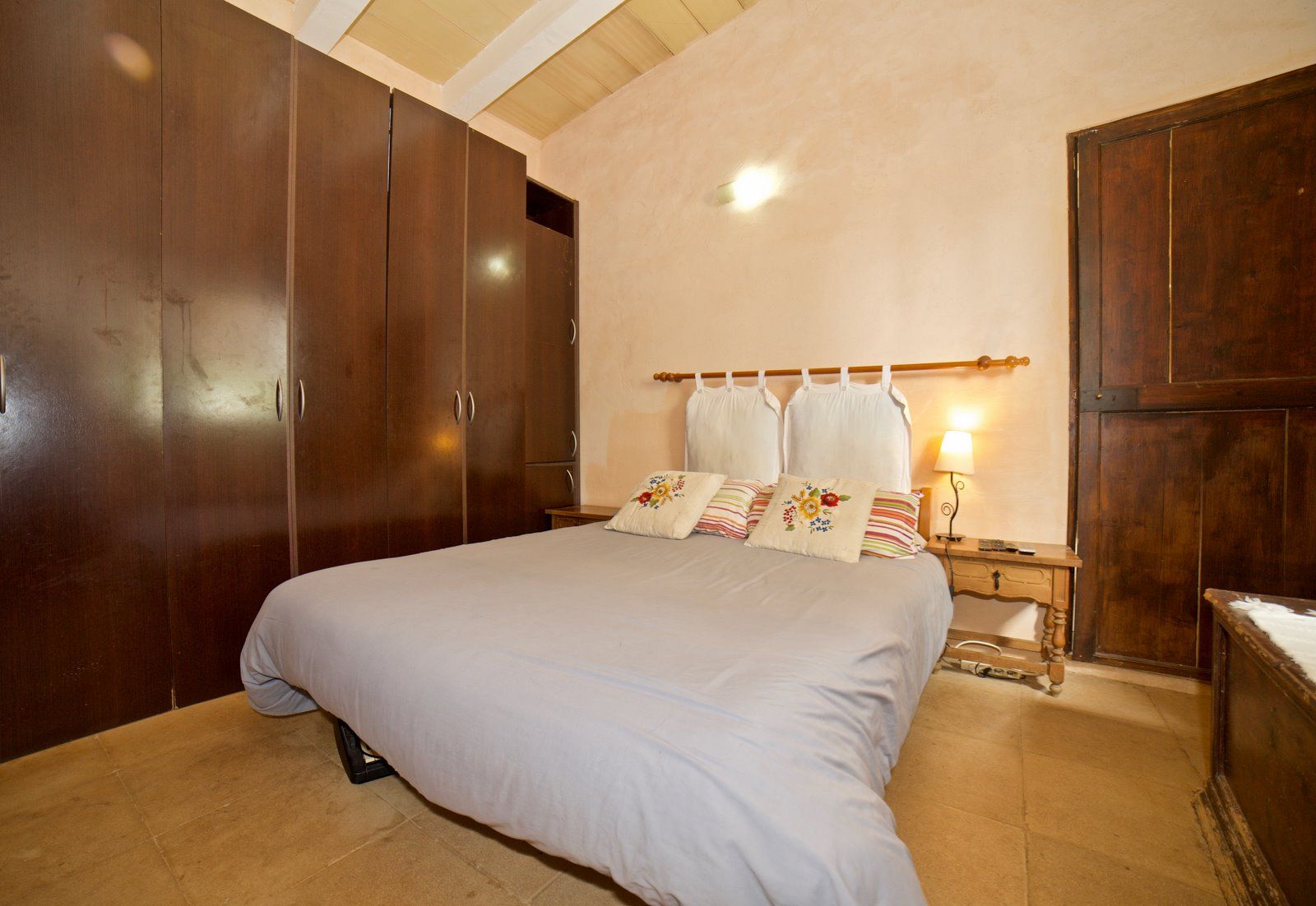 15-2021-Villasyfincasmallorca.jpg Alquiler casa de campo en Sineu con jardín y chimenea