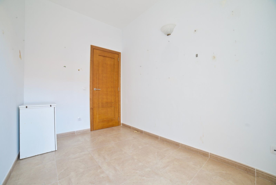 Planta baja con terraza, parking y trastero en Campos