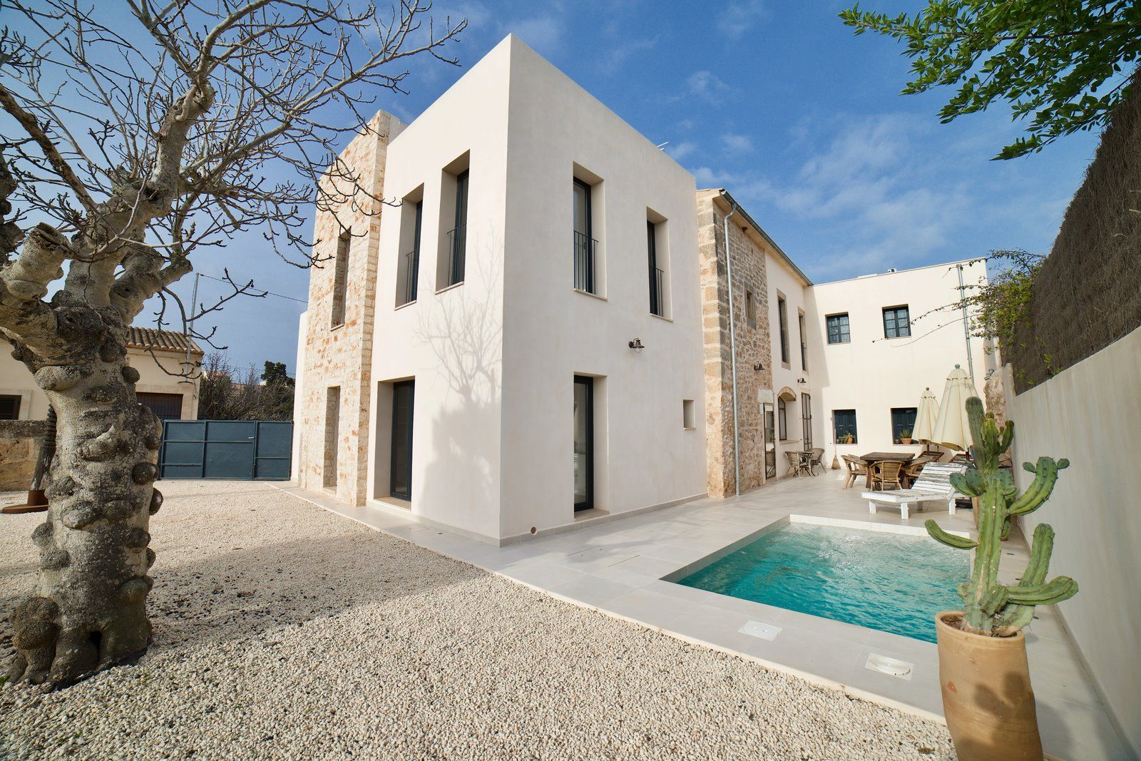 15-2045-Villasyfincasmallorca.jpeg Casa de pueblo reformada con jardín y piscina en Santanyí