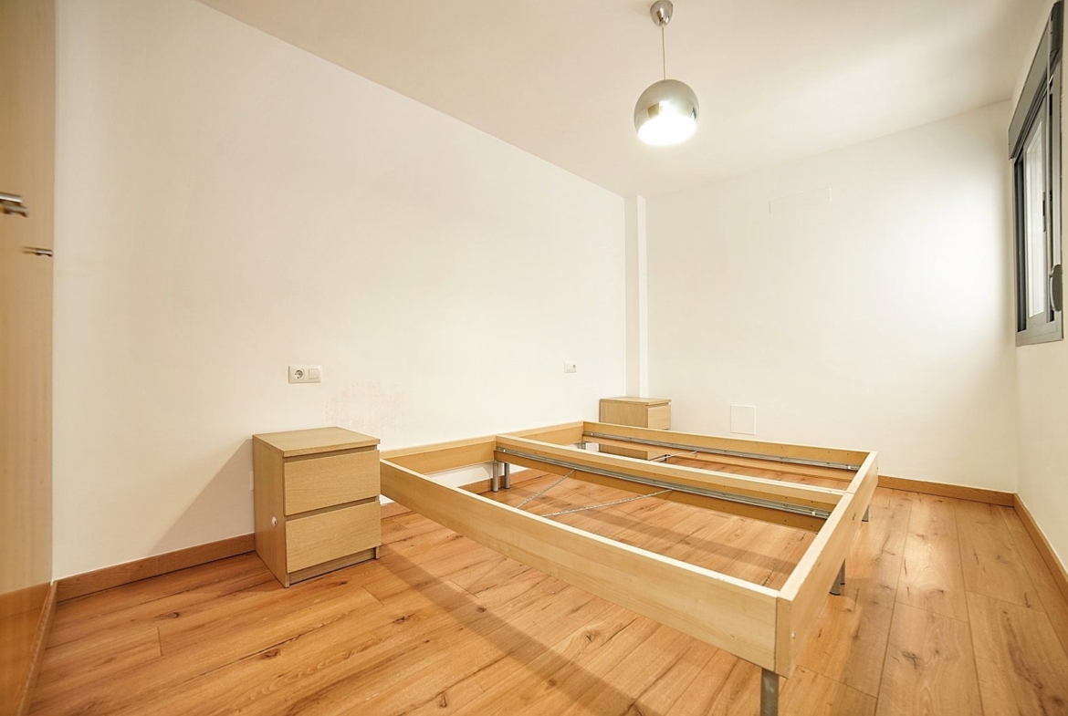 Spacious 3-Bed Apartment With Elevator & Balcony in Campos