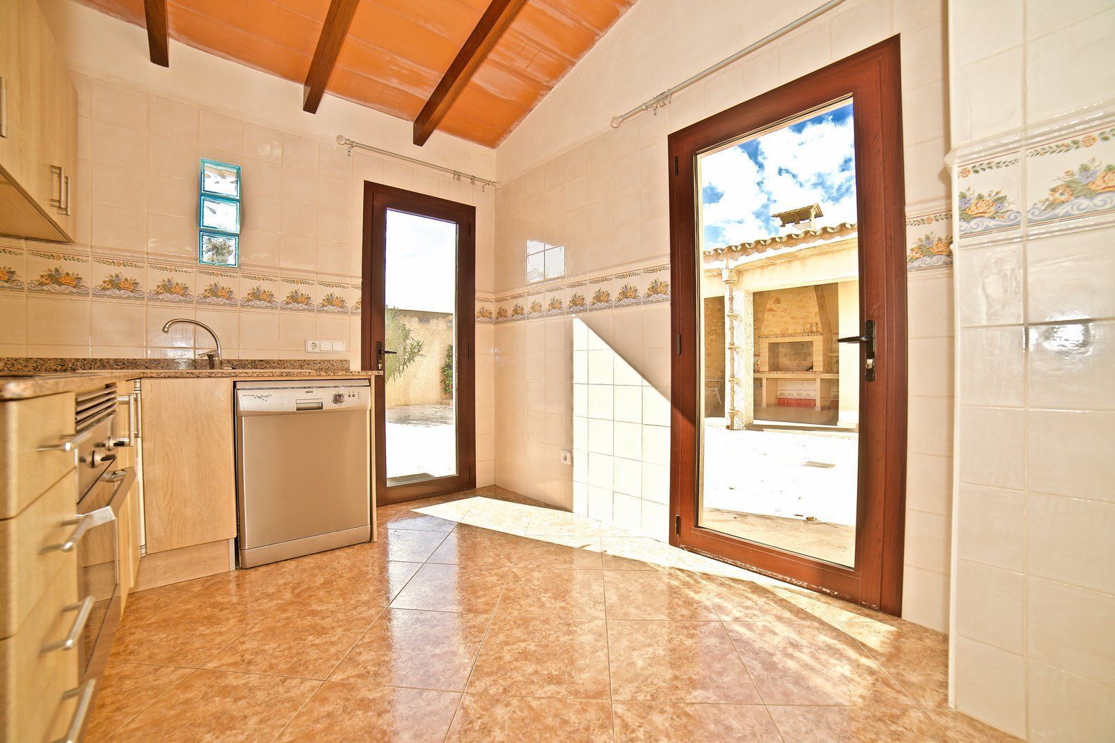 15-Villasyfincasmallorca.jpg Casa de pueblo renovada en alquiler en Es Llombards, Santanyí