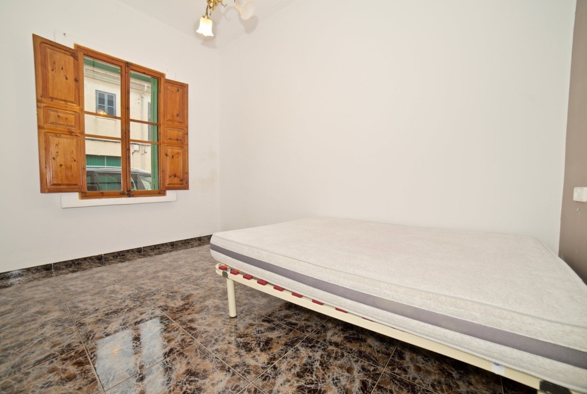 Renoviertes Stadthaus zur Miete in Ses Salines: 150 m² mit Patio