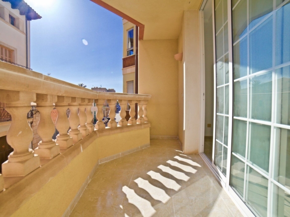 Piso en venta en Campos con gran terraza y 3 habitaciones
