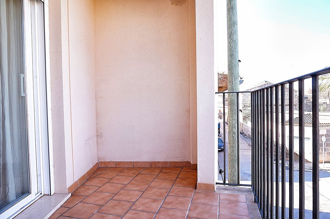Piso con terraza en Campos, 2 habitaciones y mucha luz