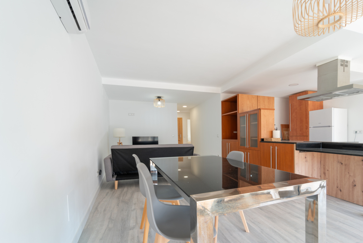 Renovated apartment with large terrace in Colonia de Sant Jordi