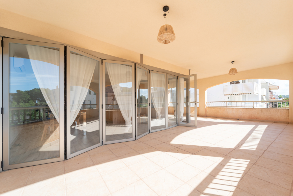 Renovated apartment with large terrace in Colonia de Sant Jordi