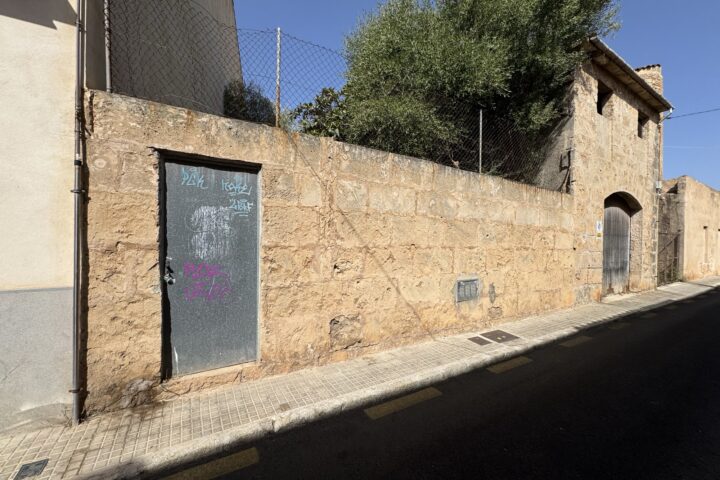 Plot for Sale in Llucmajor, 253 m² in the Old Town