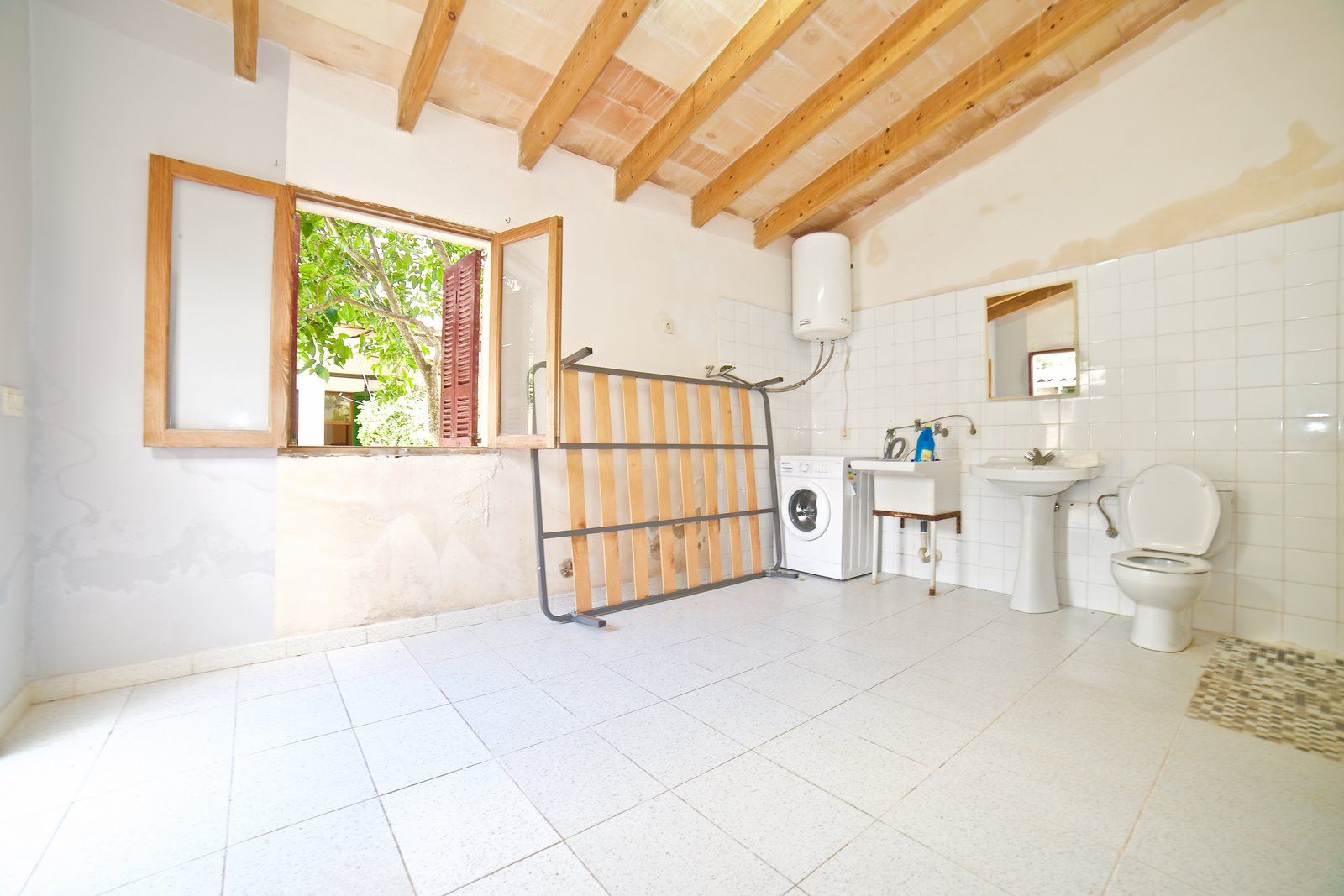 Ground-Floor Apartment with Large Terrace for Rent, Ses Salines