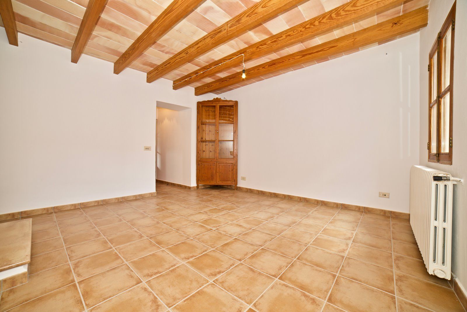 16-1161-Villasyfincasmallorca.jpg Spacious Village House for Rent with Patio in Es Llombards