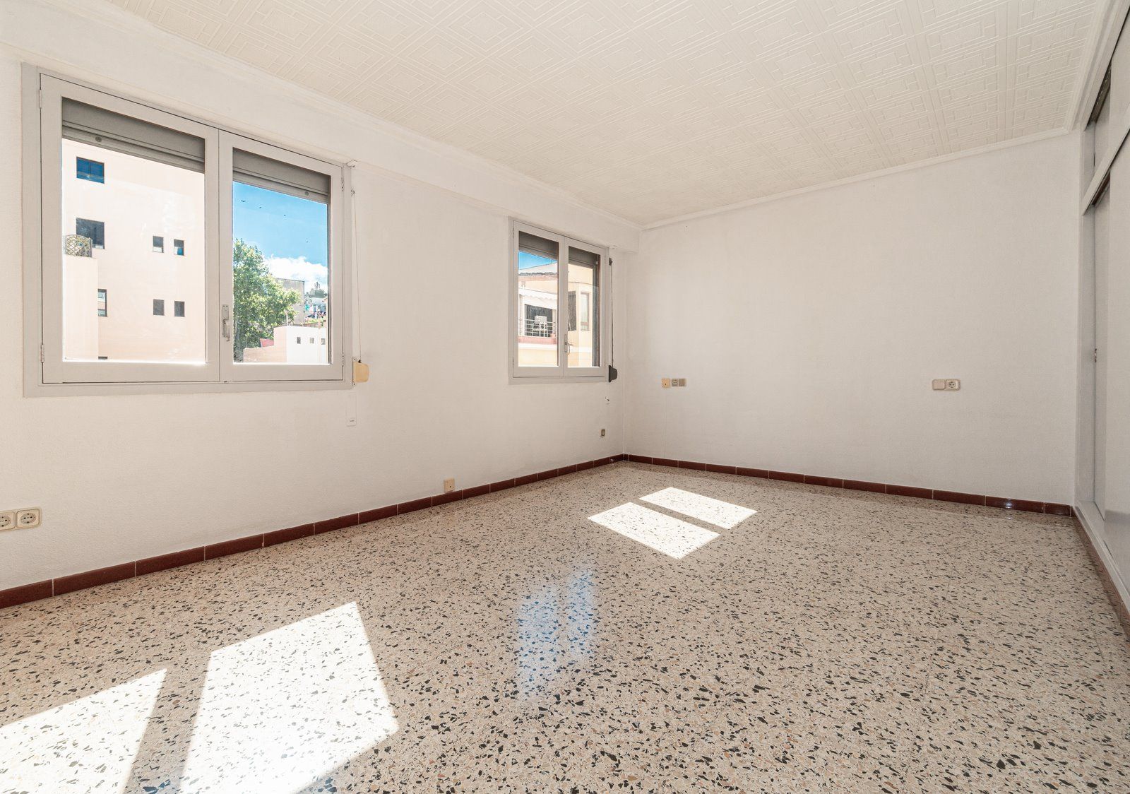 16-1209-Villasyfincasmallorca.jpg Sea View Apartment with Terrace on Palma’s Paseo Marítimo