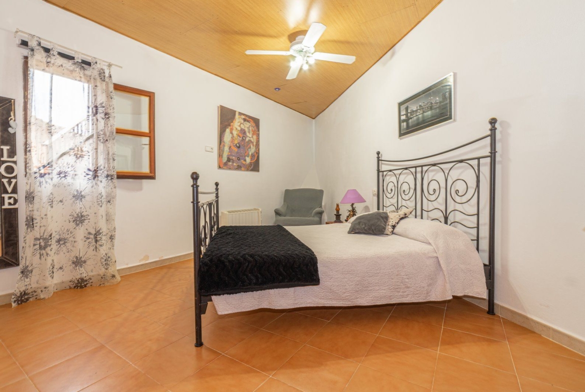Dorfhaus mit Patio in Ses Salines, 5 Schlafzimmer, 216 m²