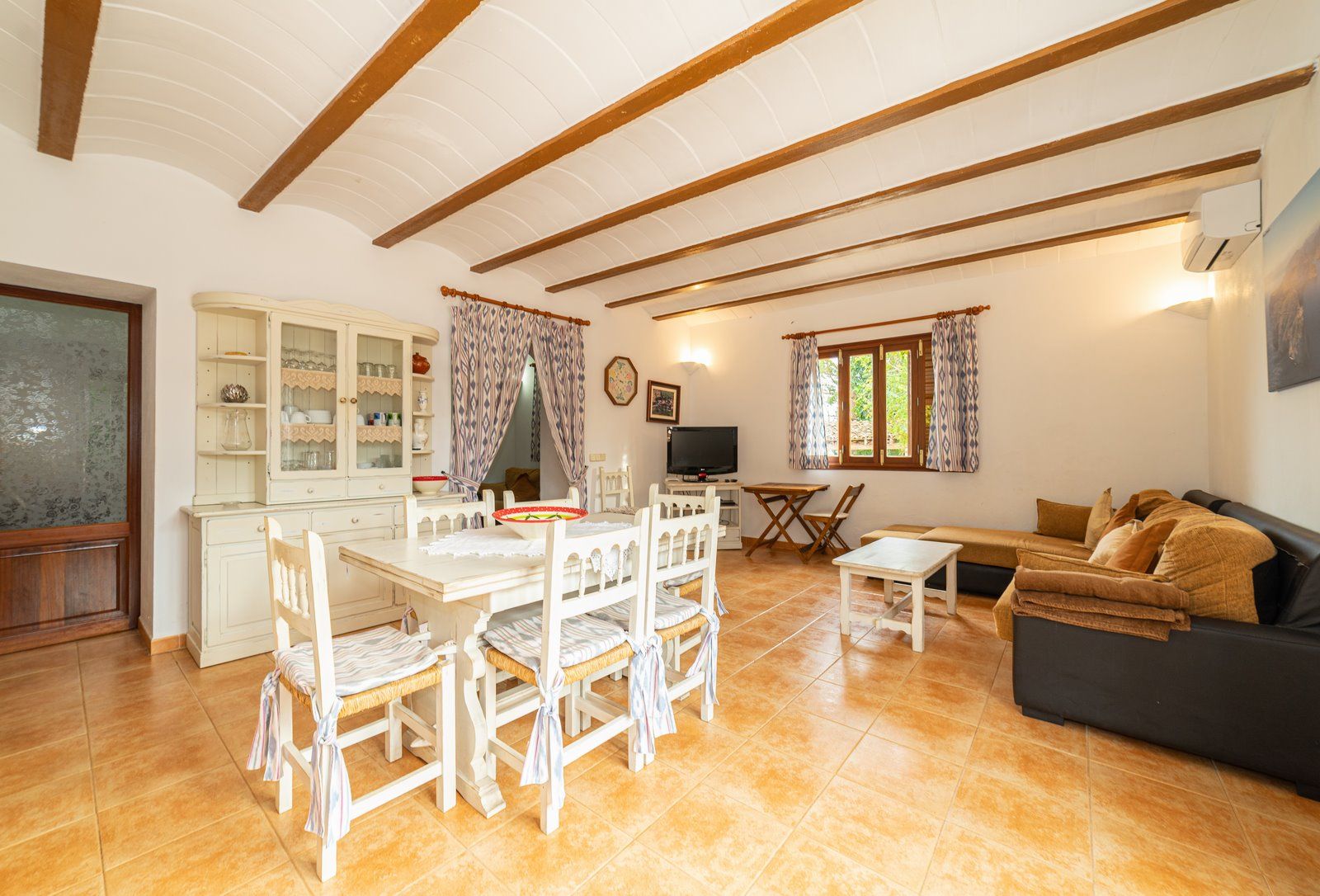16-1229-Villasyfincasmallorca.jpg Country House with Pool Near C’as Concos, Felanitx