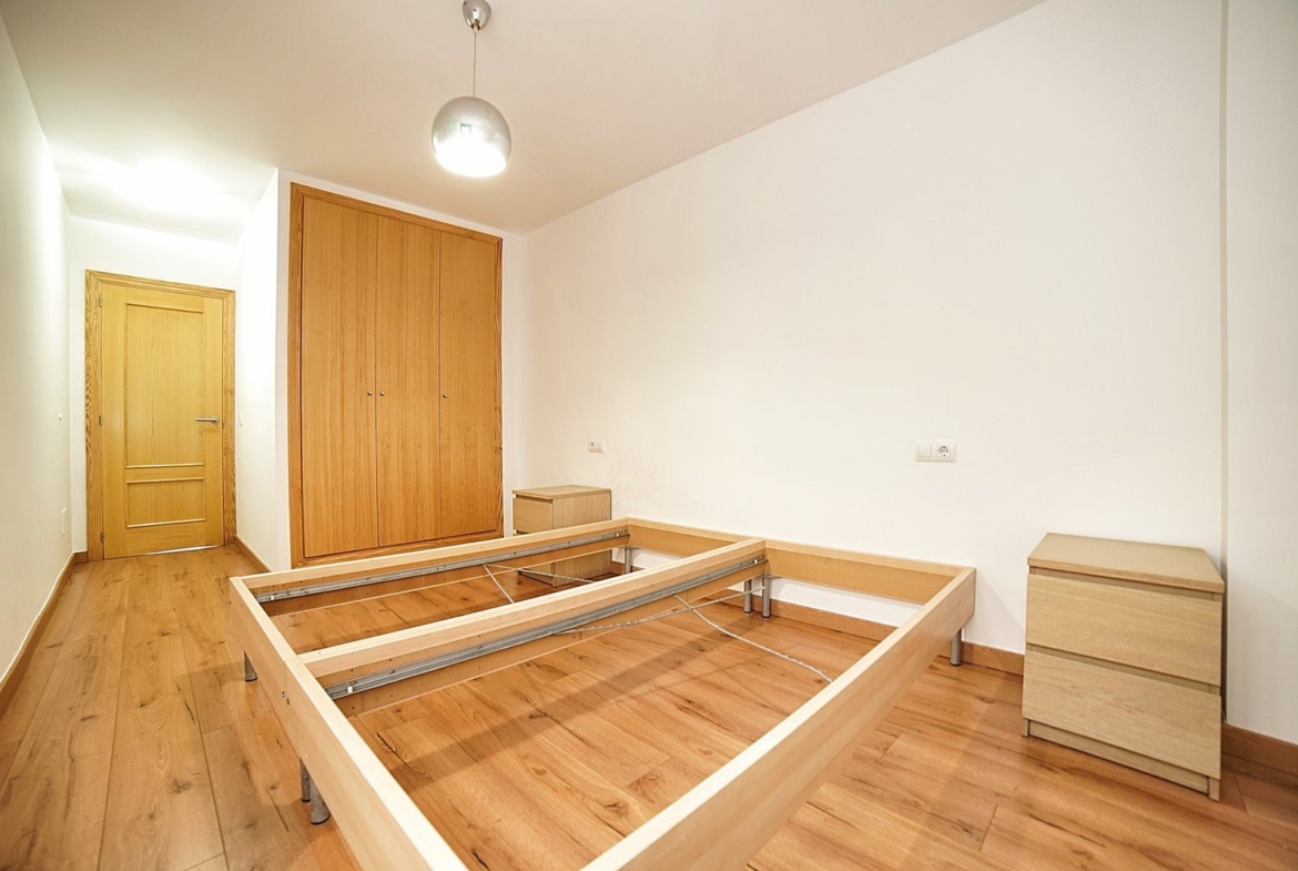 Spacious 3-Bed Apartment With Elevator & Balcony in Campos
