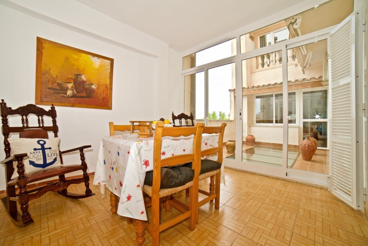 Furnished Apartment with Terrace & Mountain Views for Rent in Montuïri