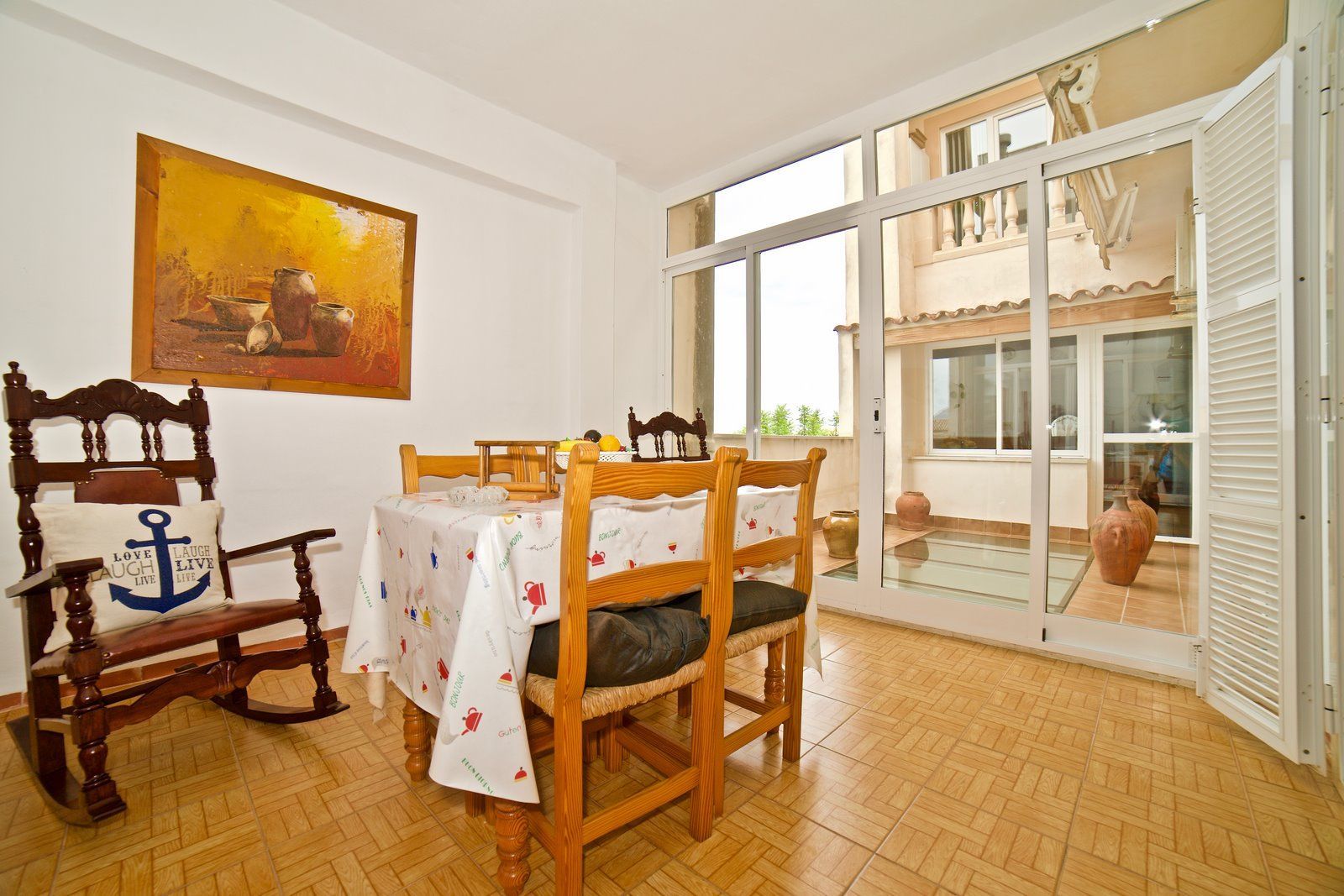 Furnished Apartment with Terrace & Mountain Views for Rent in Montuïri