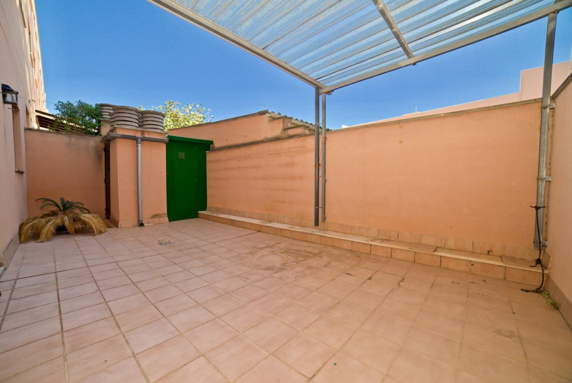 Planta baja con terraza, parking y trastero en Campos