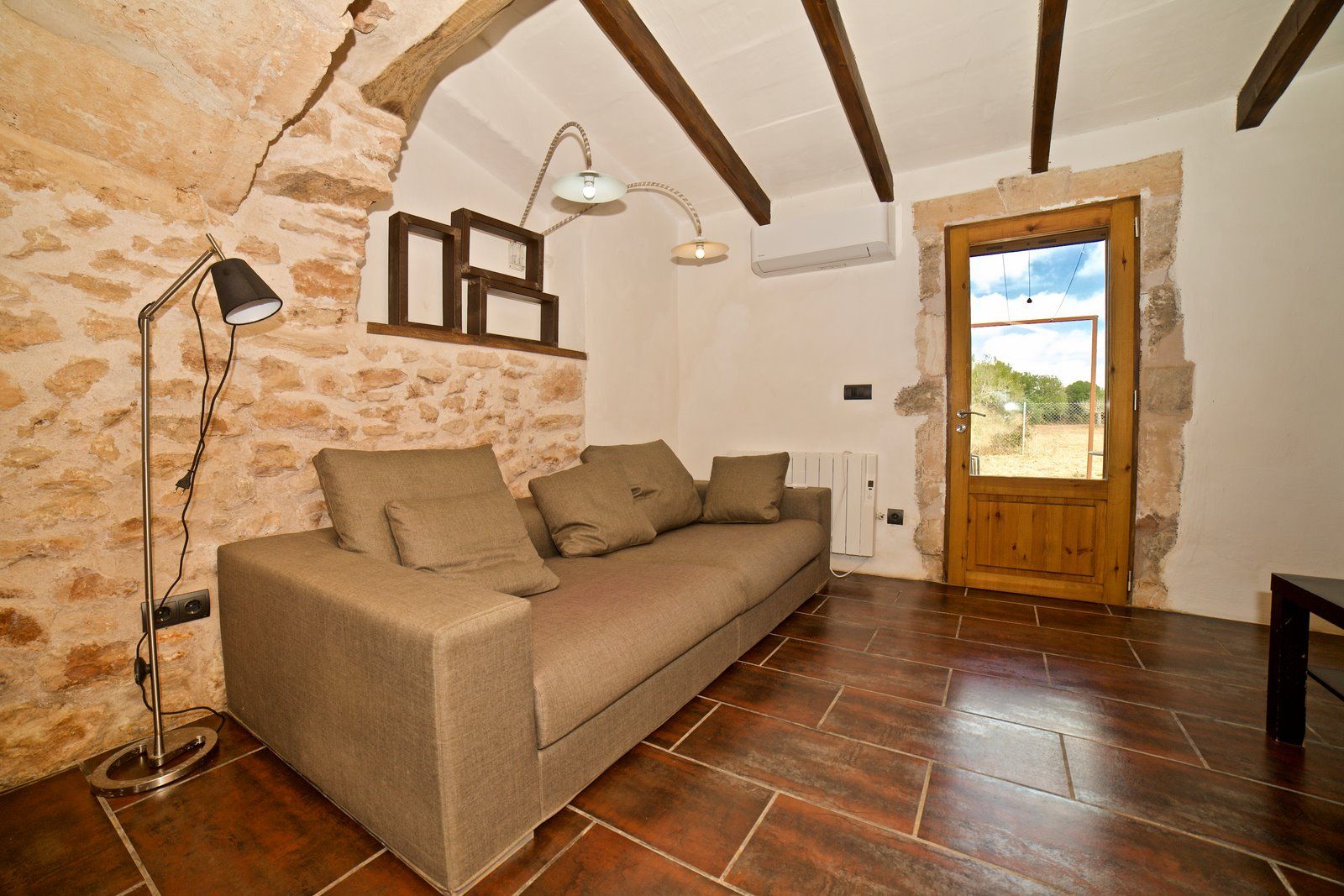 17-909-Villasyfincasmallorca.jpg Country House for Rent in Santanyí – Restored Mill on 15,000 m² Estate