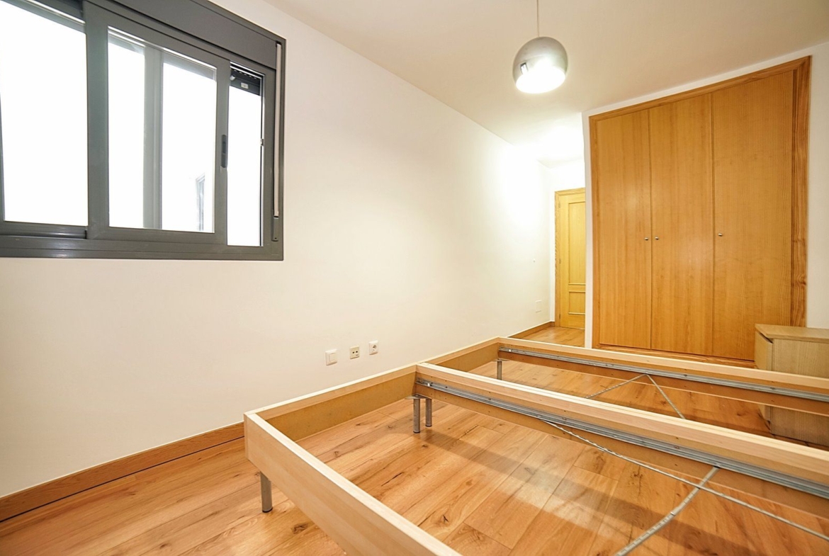 Spacious 3-Bed Apartment With Elevator & Balcony in Campos