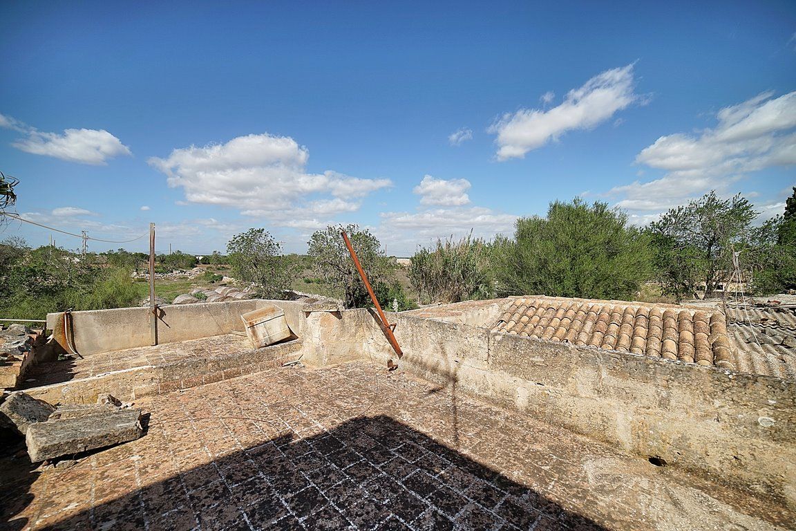 Casa de pueblo en Es Llombards con jardín y gran potencial