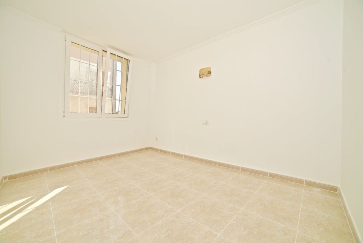 Piso en venta en Campos con gran terraza y 3 habitaciones