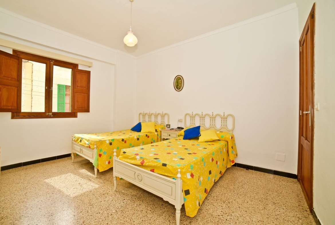Furnished Apartment with Terrace & Mountain Views for Rent in Montuïri