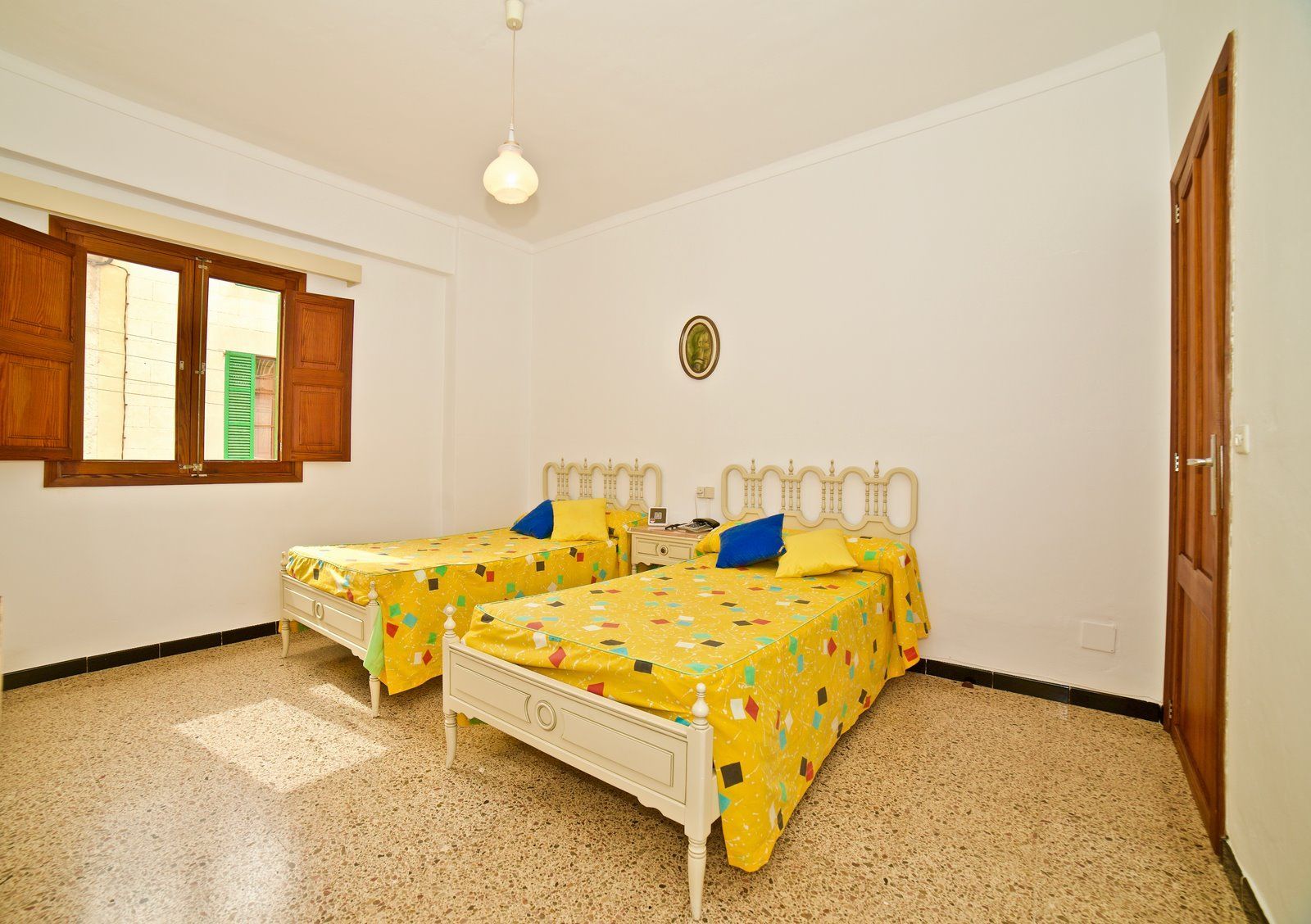 Furnished Apartment with Terrace & Mountain Views for Rent in Montuïri