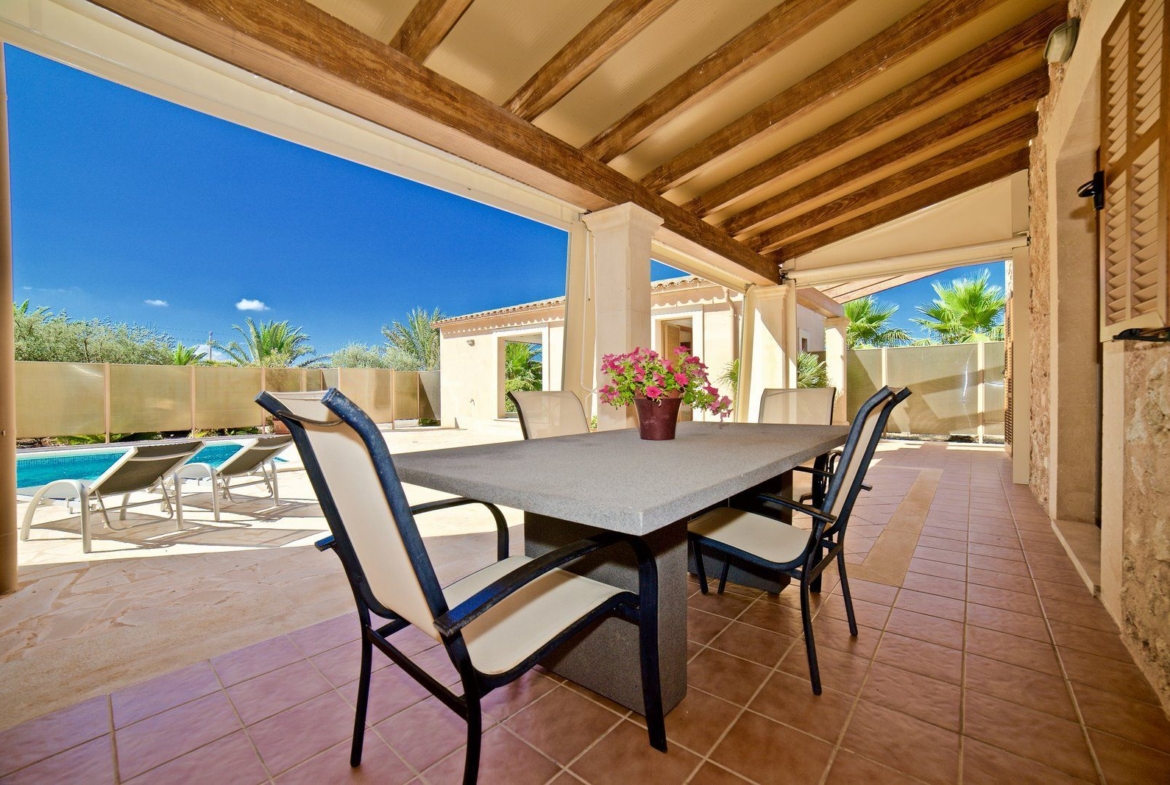 Country Home for Rent with Private Pool Near Campos