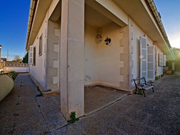 Chalet reformado en Cala Llombards a 700 m de la playa