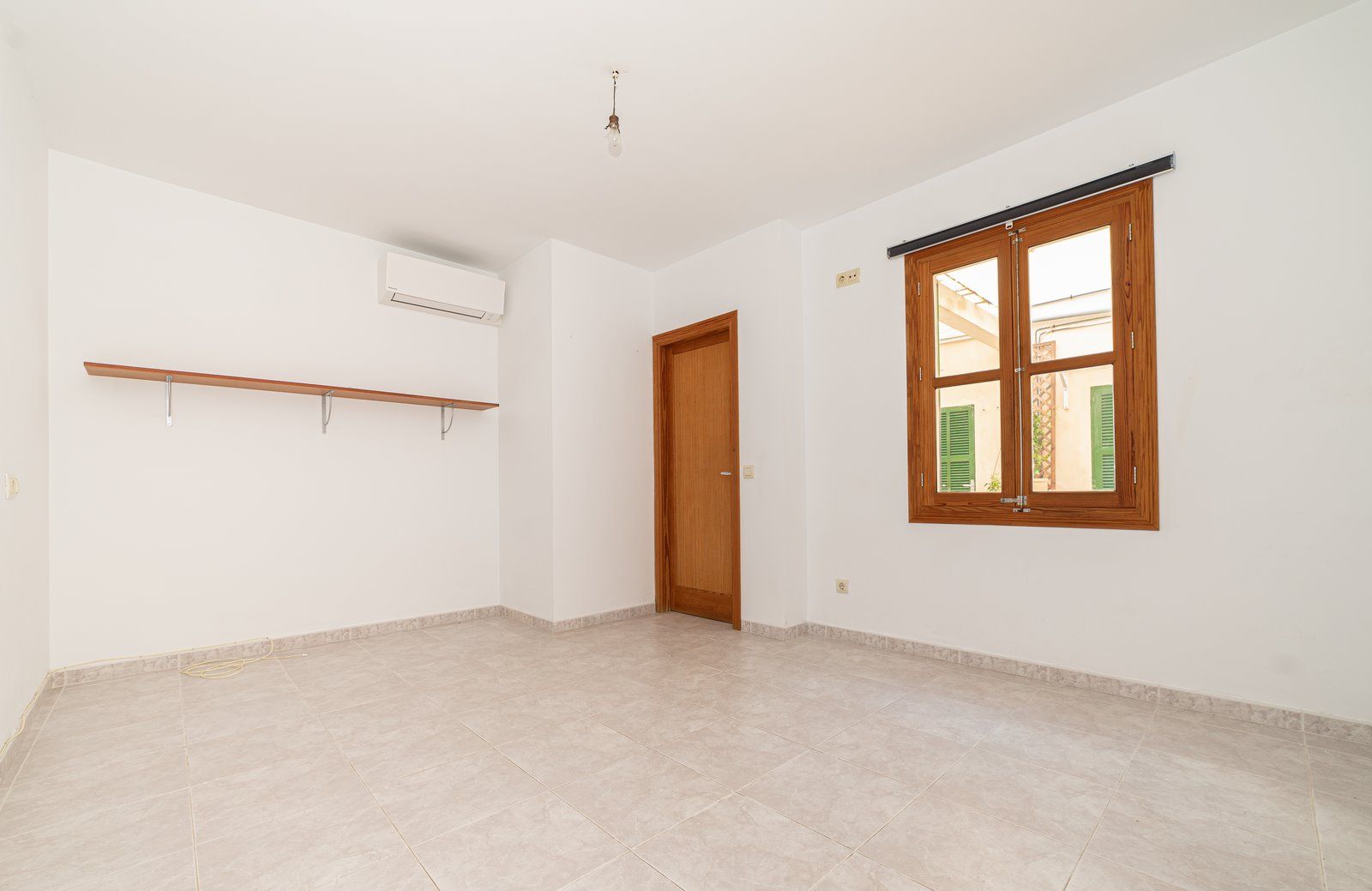 Planta baja reformada con patio en Ses Salines