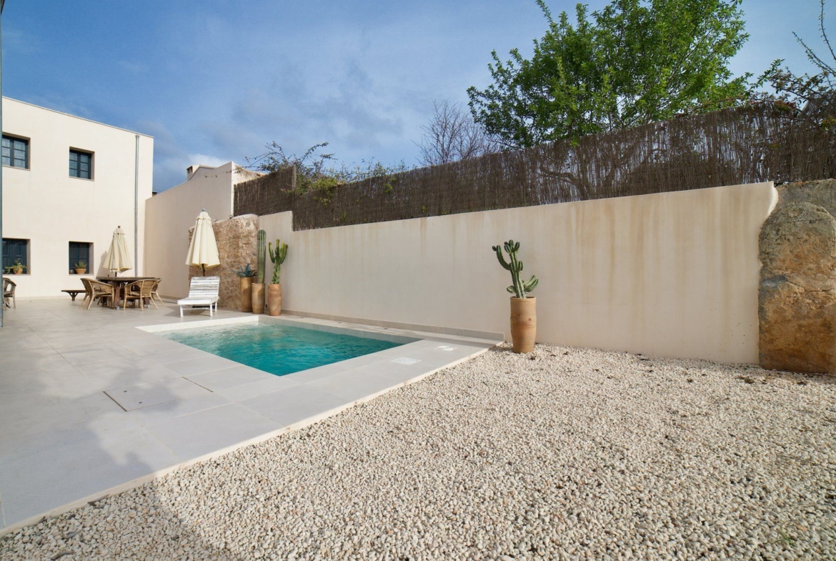 Renovated Townhouse with Garden & Pool in Santanyí