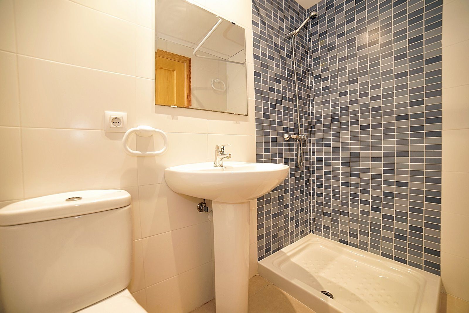 18-Villasyfincasmallorca-1.jpg Spacious 3-Bed Apartment With Elevator & Balcony in Campos
