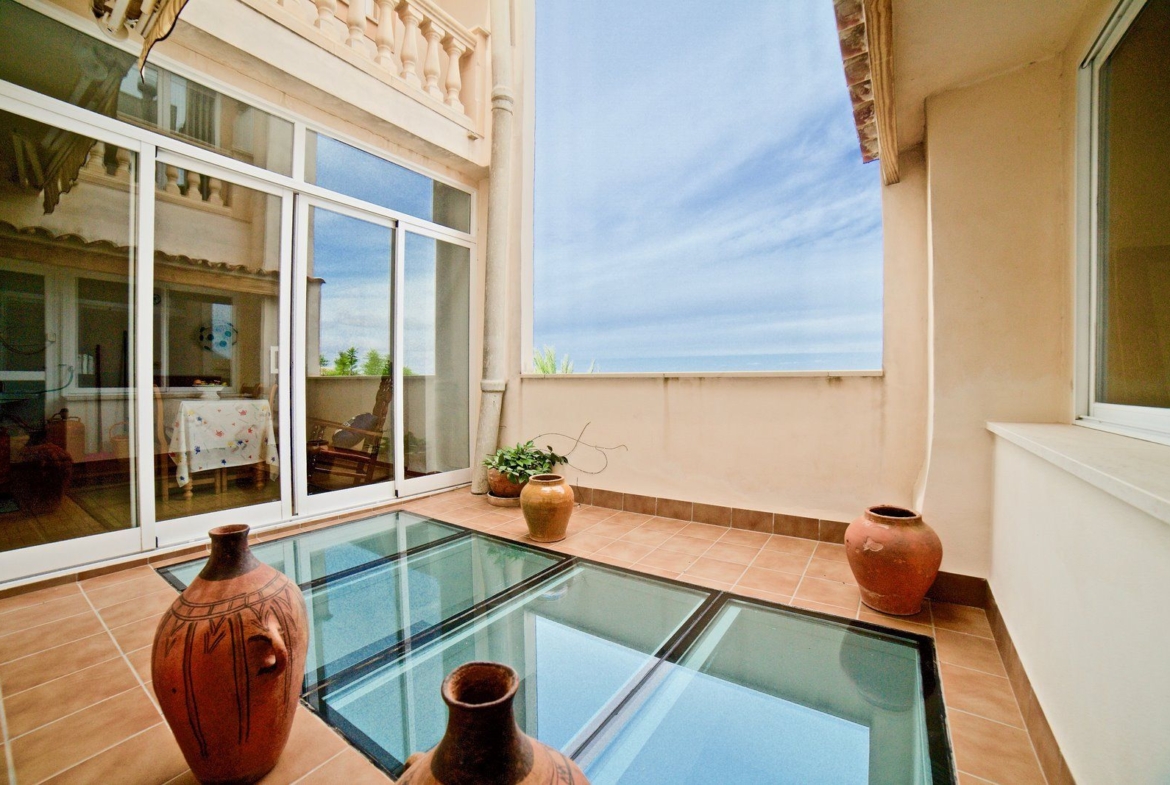 Furnished Apartment with Terrace & Mountain Views for Rent in Montuïri