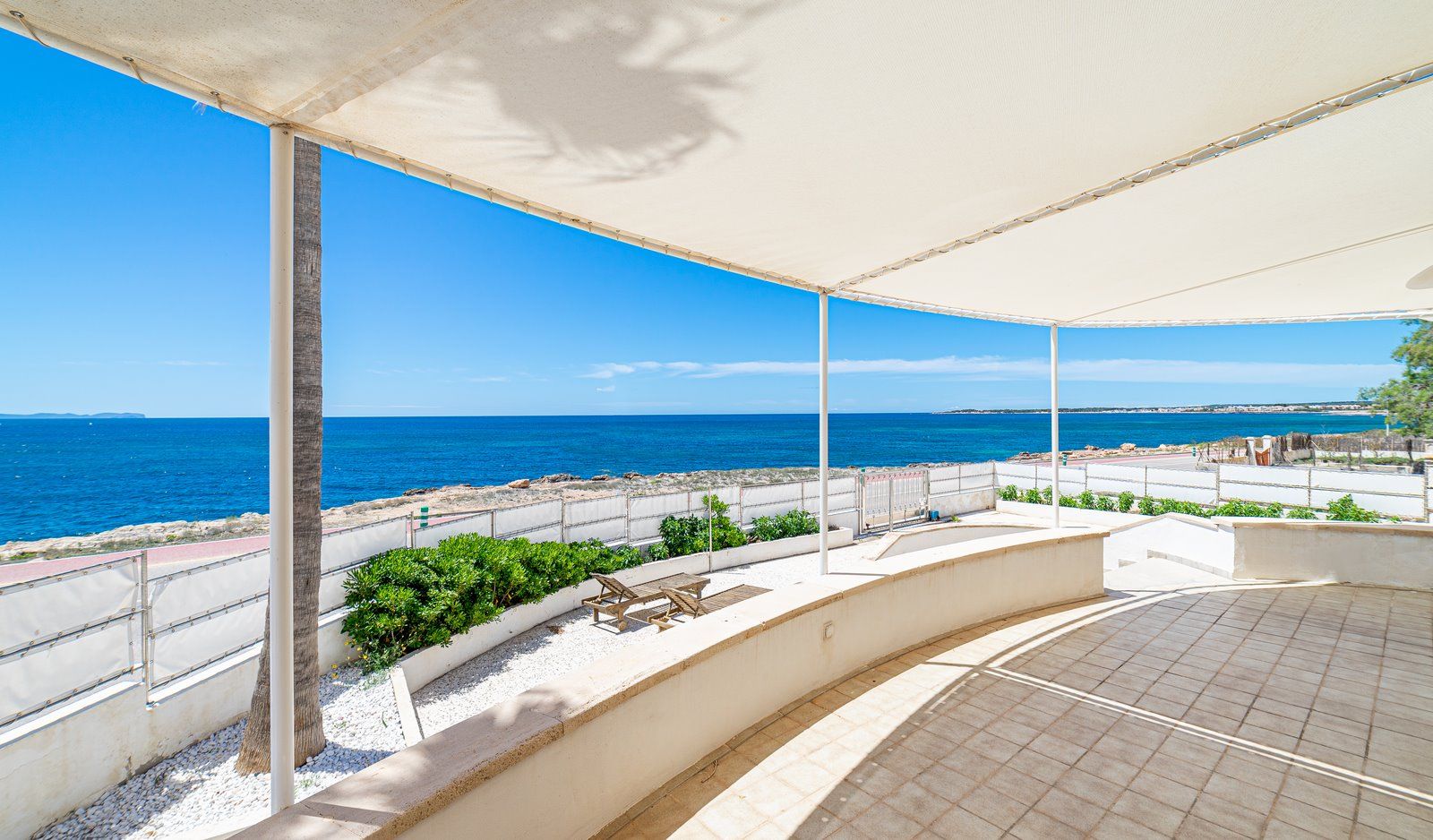 19-1031-Villasyfincasmallorca.jpg Villa en primera línea de mar en Sa Rápita, Campos