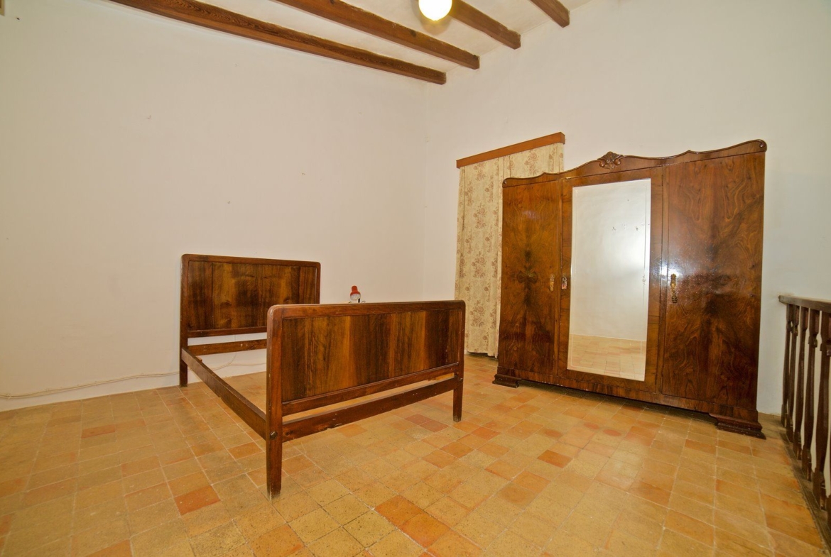 Casa de pueblo con patio y 6 dormitorios en Ses Salines