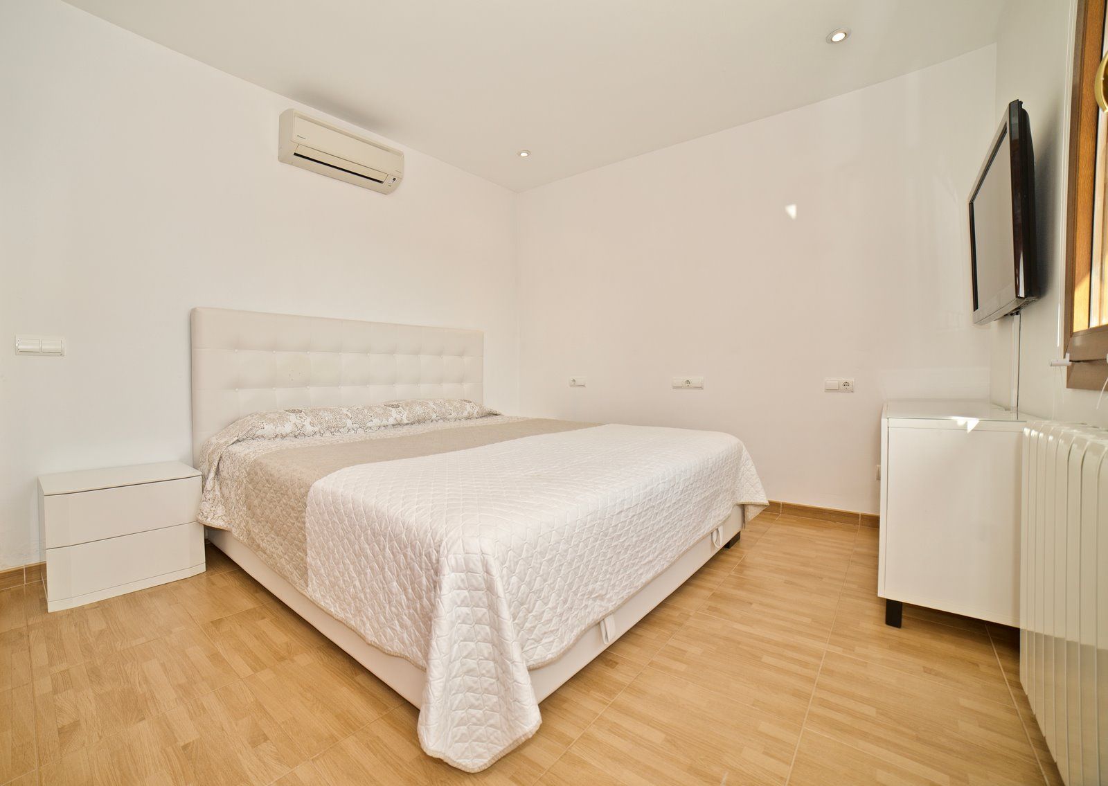 19-2009-Villasyfincasmallorca.jpg Country House with Pool for Rent Near Campos, Mallorca