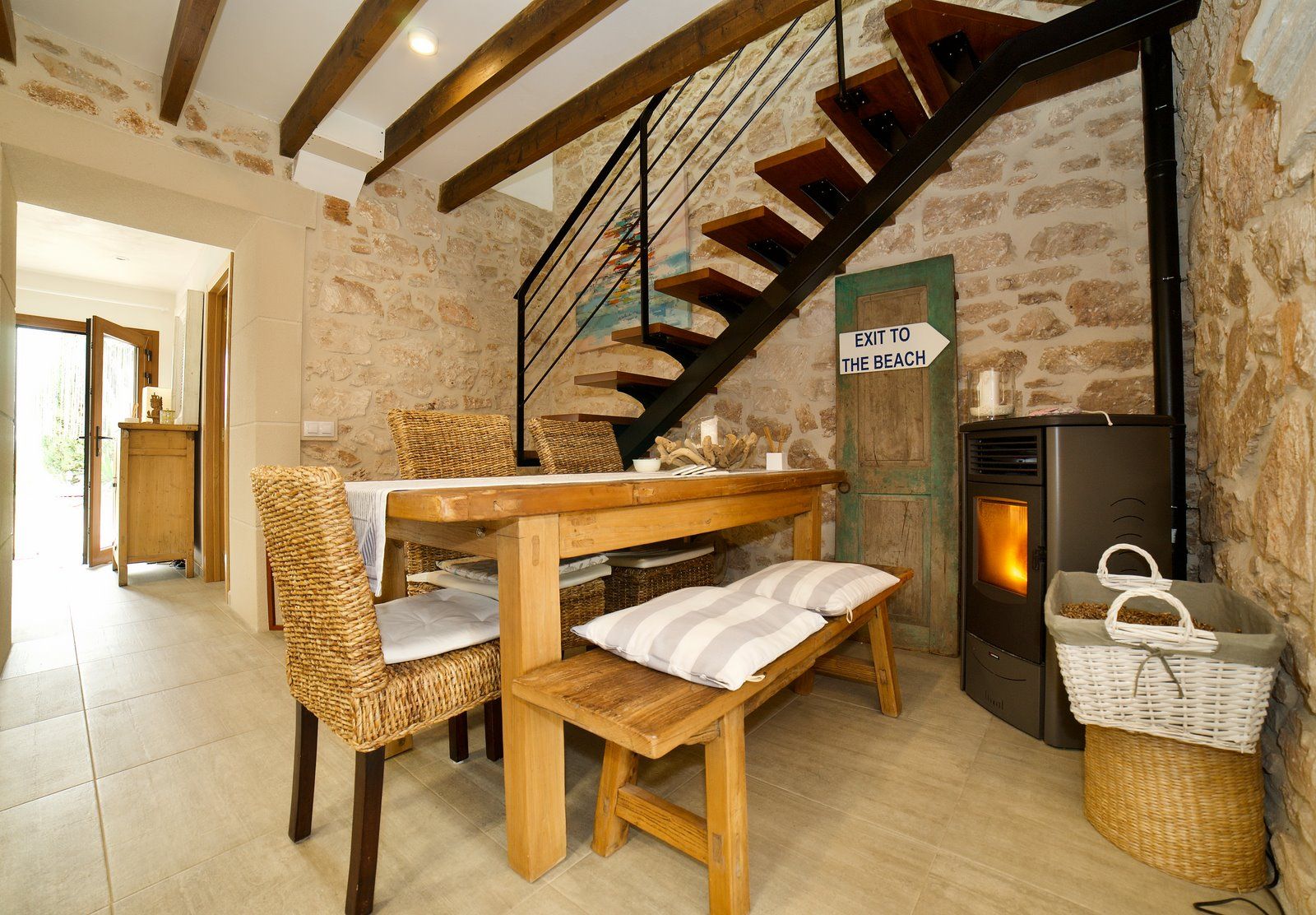 19-2047-Villasyfincasmallorca.jpeg Renovated Village House with Garden for Rent in Ses Salines
