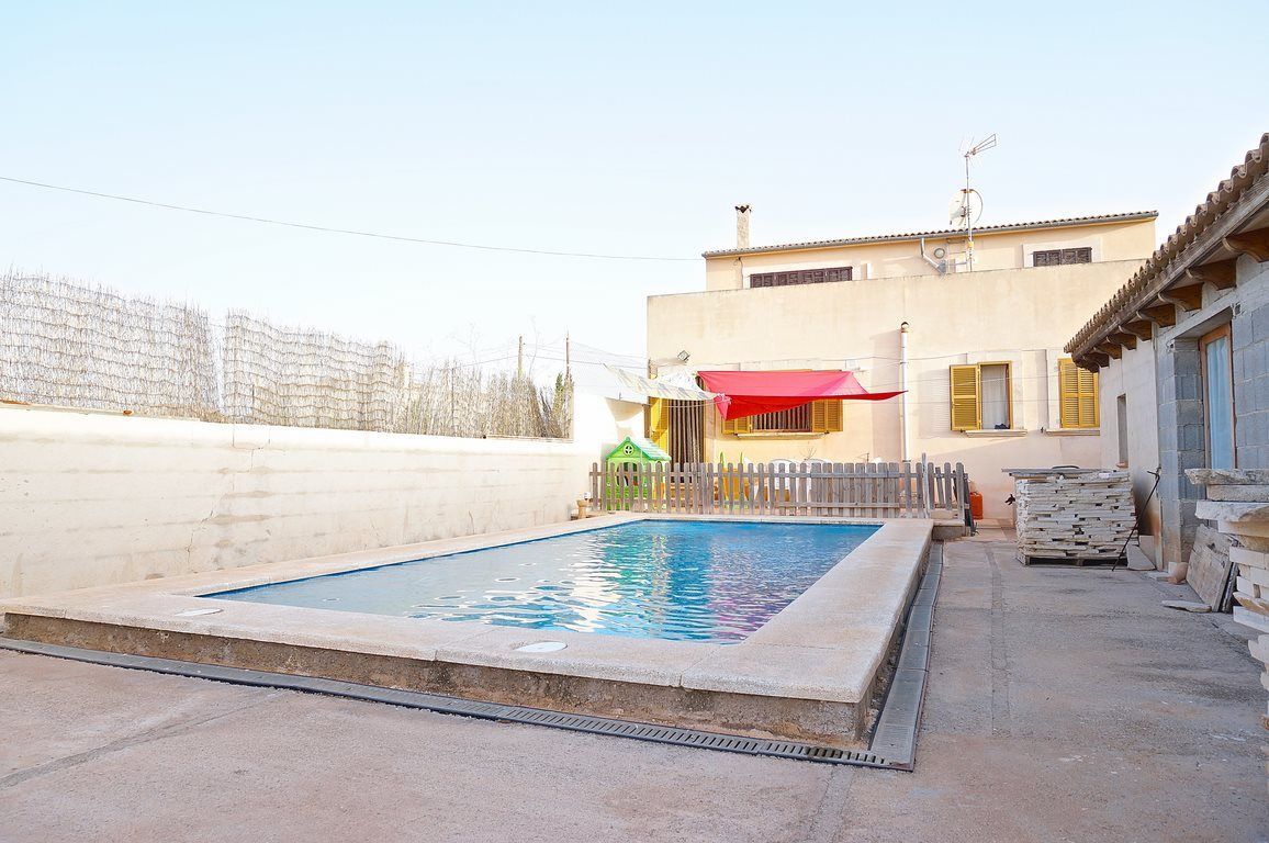 4-Bedroom House with Pool in Ses Salines, Mallorca
