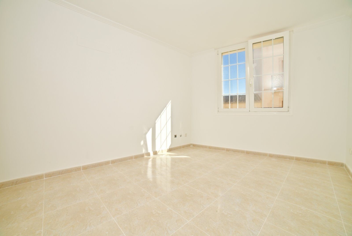Piso en venta en Campos con gran terraza y 3 habitaciones