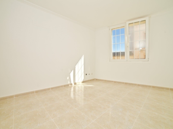 Piso en venta en Campos con gran terraza y 3 habitaciones