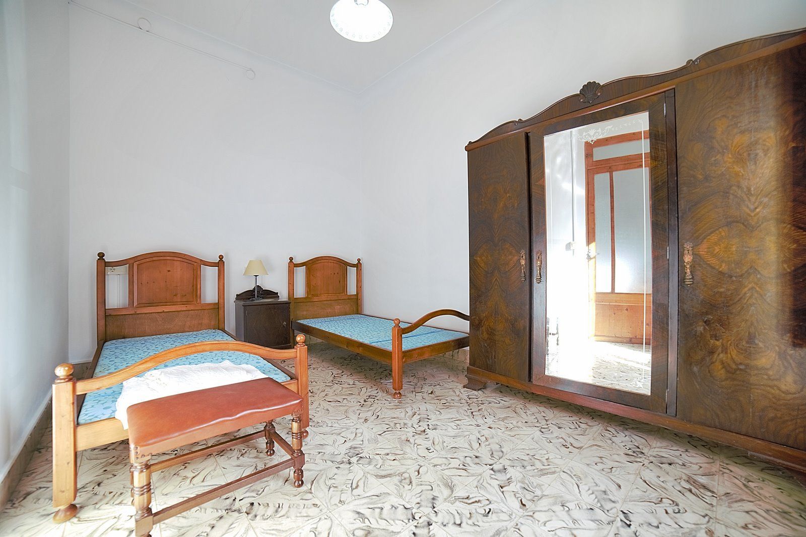 19-Villasyfincasmallorca-3.jpg Casa de pueblo en alquiler en Es Llombards con patio y chimenea