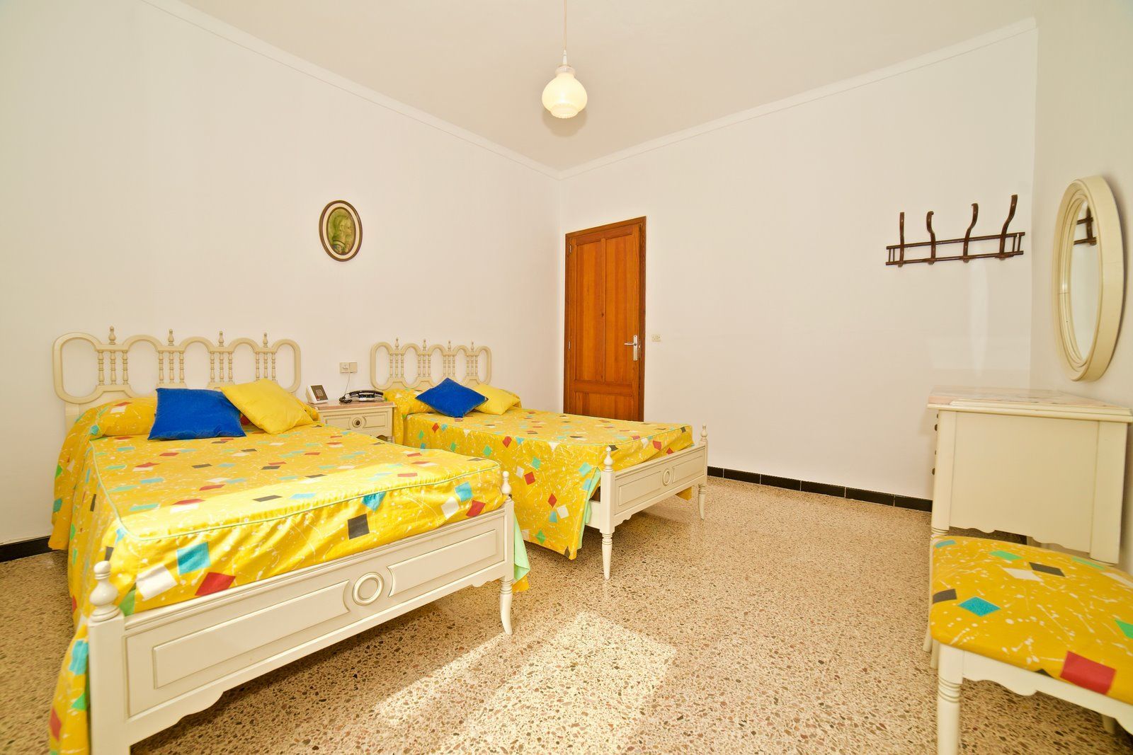 Furnished Apartment with Terrace & Mountain Views for Rent in Montuïri