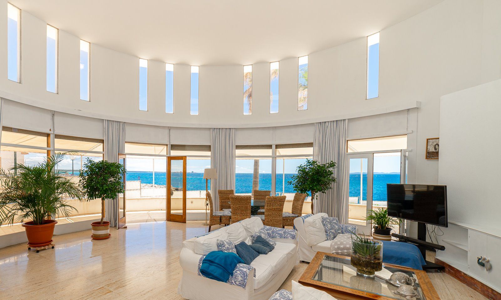2-1031-Villasyfincasmallorca.jpg Villa en primera línea de mar en Sa Rápita, Campos