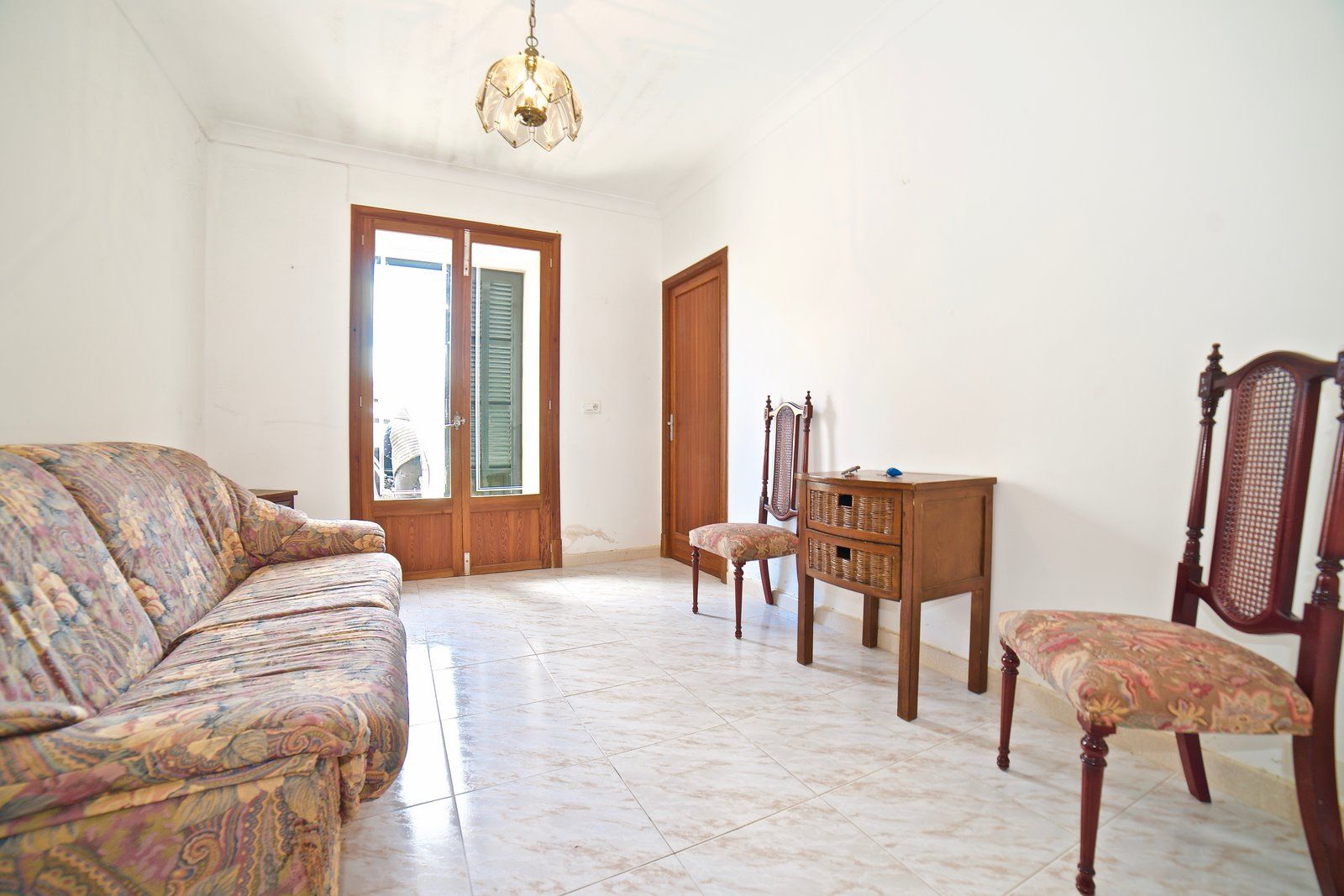 Ground-Floor Apartment with Large Terrace for Rent, Ses Salines