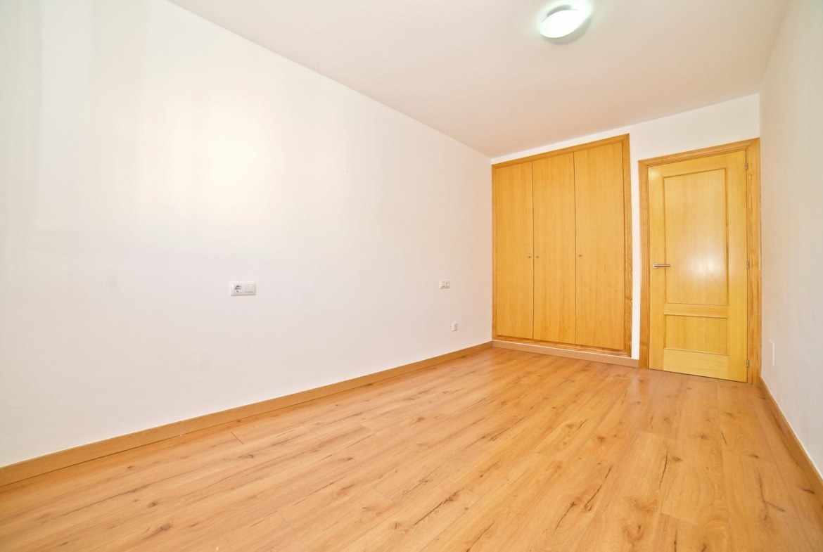 Unmöblierte 3-Zimmer-Wohnung zur Miete mit Aufzug im Zentrum von Campos